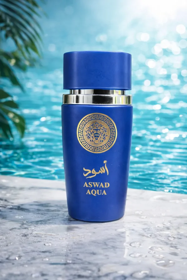 Aswad Aqua Eau de Parfum – мъжки аромат Aswad Aqua Eau de Parfum 100 ml – lifestyle изображение в свежа и елегантна обстановка, подчертаваща акватичния характер на аромата