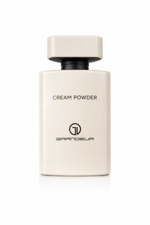 Cream Powder Grandeur Парфюм Cream Powder Grandeur в бяла матова бутилка на бял фон