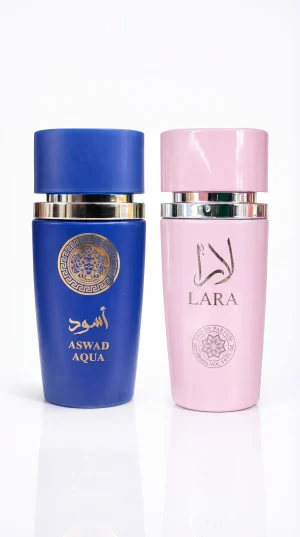 Aswad Aqua и Lara Pink eau de parfum комплект от мъжки и дамски парфюм синя и розова бутилка на бял фон