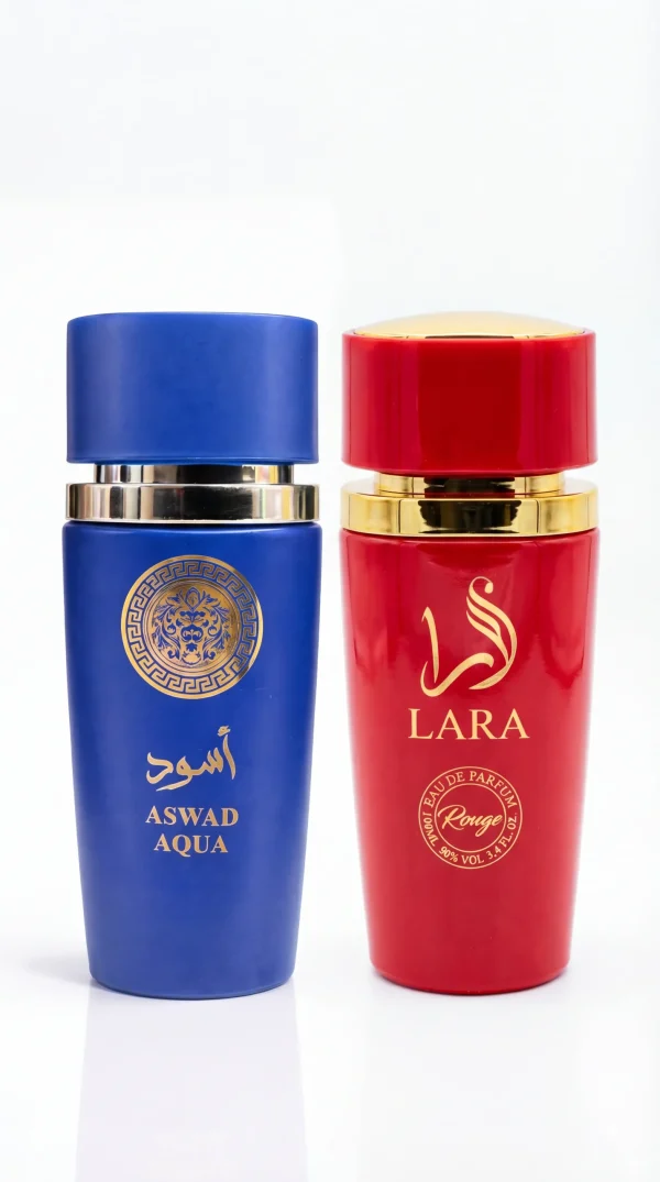 Aswad Aqua и Lara Rouge eau de parfum комплект от мъжки и дамски парфюм синя и червена бутилка на бял фон