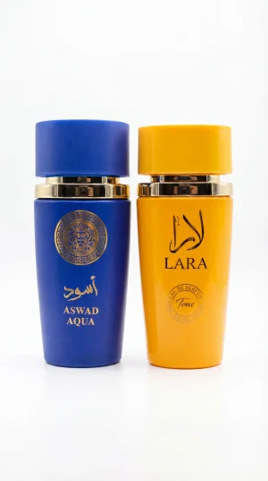 Aswad Aqua & Lara Tous – официално изображение Aswad Aqua и Lara Tous eau de parfum комплект от мъжки и дамски парфюм синя и жълта бутилка на бял фон