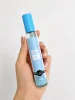 Musk Powder Eau de Parfum 35 ml, държан в дамска ръка за реална представа за компактния размер на флакона.
