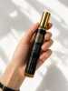 Azad Eau de Parfum 35 ml държан в мъжка ръка за реална представа за компактния размер на флакона.
