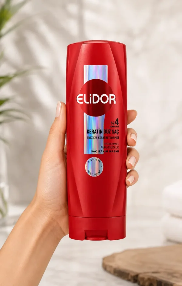 Elidor Brazilian Keratin Therapy балсам в ръка Elidor Brazilian Keratin Therapy балсам за гладка коса в женска ръка