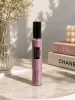 Valentine Milano For Women Eau de Parfum 35 ml – розова lifestyle сцена Valentine Milano For Women Eau de Parfum 35 ml в нежна розово-кремава lifestyle сцена с цветя, декоративни книги и елегантна дамска атмосфера