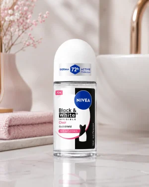 NIVEA Black & White Invisible Clear рол-он антиперспирант 50ml в баня NIVEA Black & White Invisible Clear рол-он антиперспирант 50ml в светла баня с розови кърпи