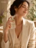 Жена с ELYSORA W2 турски дамски парфюм 50 ml