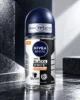 NIVEA MEN Black & White Invisible Ultimate Impact рол-он антиперспирант 50 ml – флакон в луксозна сцена NIVEA MEN Black & White Invisible Ultimate Impact рол-он антиперспирант 50 ml – флакон в луксозна сцена