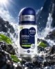 NIVEA MEN Derma Control Sensitive рол-он антиперспирант 50 ml – флакон в атмосферна сцена NIVEA MEN Derma Control Sensitive рол-он антиперспирант 50 ml – флакон в атмосферна сцена