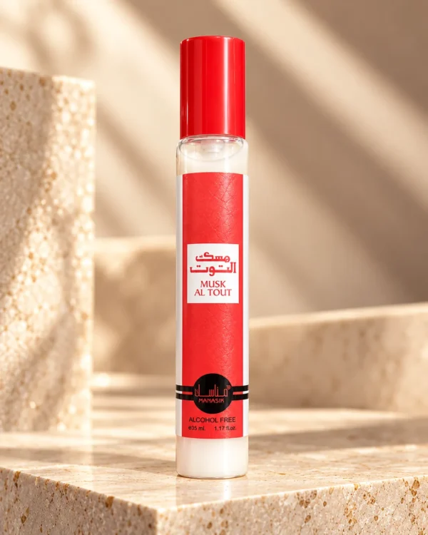 Musk Al Tout Alcohol Free – Manasik 35 ml – флакон в луксозна сцена Musk Al Tout Alcohol Free – Manasik 35 ml – флакон в луксозна сцена