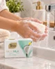 TEO Rich Milk Coconut твърд сапун 90 g – lifestyle сцена с парфюма