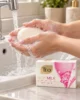 TEO Rich Milk Soft Care твърд сапун 90 g – lifestyle сцена с парфюма TEO Rich Milk Soft Care твърд сапун 90 g – lifestyle сцена с парфюма
