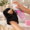 Palm Bay Self Tanning Foam Light / Medium автобронзираща пяна 150 ml – lifestyle сцена с парфюма Palm Bay Self Tanning Foam Light / Medium автобронзираща пяна 150 ml – lifestyle сцена с парфюма